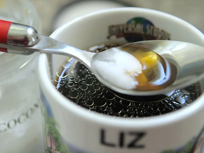 3 Reasons to add Coconut Oil to your coffee!